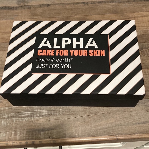 NWT Men’s ALPHA Body & Earth boxed gift set Care for Your skin - Picture 5 of 7